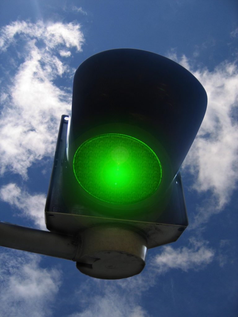 Polymarket Gets Green Light From CFTC to Operate in US 1 traffic light 208253 1920
