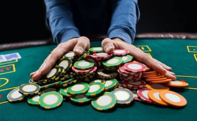 Debate Begins Over “One Chip Back” Strategy 1 Pushing All In